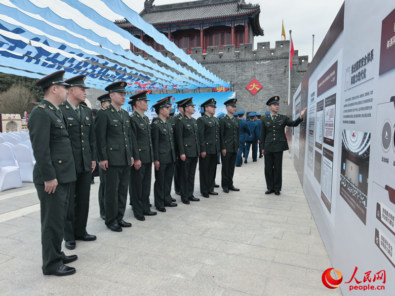 “国家安全长城行·天津篇”主题活动在天津蓟州黄崖关长城正关广场拉开帷幕。人民网记者 许维娜摄